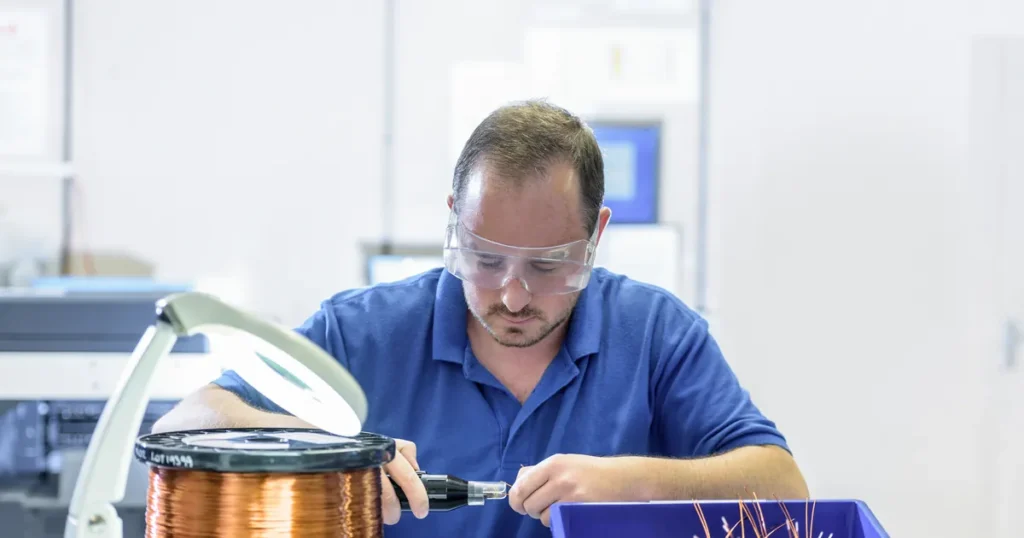 bhp ryzyko zawodowe monter maszyn elektrycznych